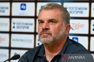 “Ketahui Fakta Menarik: Postecoglou Mengakui Perbedaan Jarak Skuad Tottenham dan Liverpool”