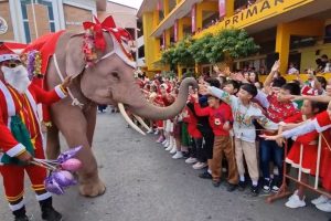 Gajah dan Bintang Meriahkan Natal di Thailand