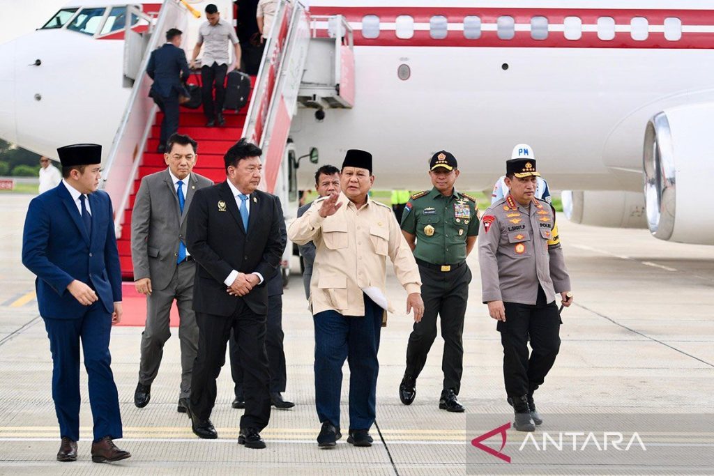 KTT D-8: Membahas Potensi dan Implikasinya bagi Negara-negara Peserta

KTT D-8: Meninjau Keberadaan dan Pengaruhnya pada Negara-negara Anggota