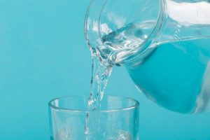 Bukan Hanya Menyegarkan, Ini Dia Alasan Mengapa Minum Air Putih Bermanfaat untuk Detoksifikasi Tubuh