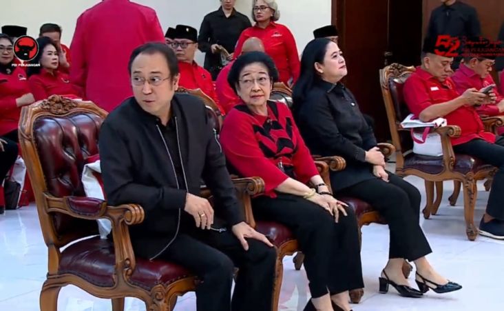 PDIP Rayakan Ulang Tahun ke-52 dengan Kehadiran Megawati, Puan, dan Prananda di Sisi Kanan dan Kiri