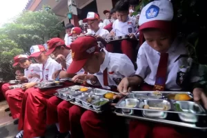 “Mulai Hari Ini, Masyarakat Dapat Menikmati Makanan Bergizi Gratis dengan Anggaran yang Cukup Besar”