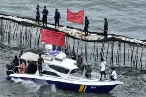 “Ketika Prabowo Mengirim Pesan Tentang Pagar Laut Tangerang, Menteri KKP Mengecam Pelanggaran Hukum yang Terus Berlanjut”