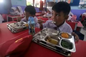 “Program Makan Bergizi Gratis Mendapat Dukungan Tinggi dari Masyarakat: Hasil Survei Indikator Politik”