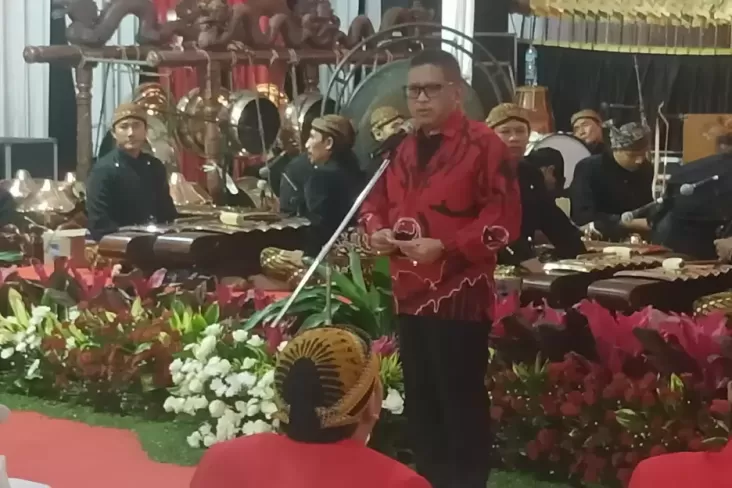 "Inilah Sifat Banteng PDIP yang Tak Bisa Dilecehkan Seperti Cacing: Ucapan Megawati yang Membuat Hasto Tersenyum Puas"