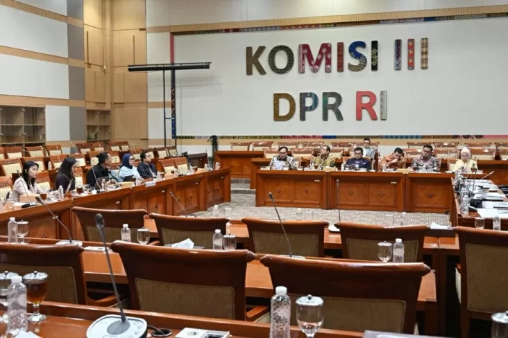 Dewan Perwakilan Rakyat Mendorong Bawas Mahkamah Agung dan Komisi Yudisial untuk Mengungkap Misteri di Balik Kasus Alex Denni