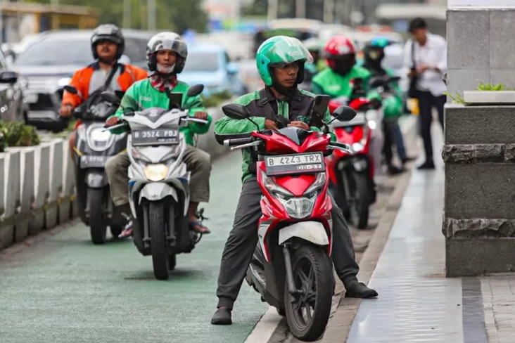 Adies Kadir Menyambut Baik Pemberian Tunjangan Hari Raya bagi Para Pengemudi Ojek Online