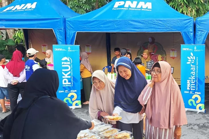"PNM Mekaar Berbagi Berkah Ramadan, Cici Rosa Perluas Akses Pasar untuk Nasabah"