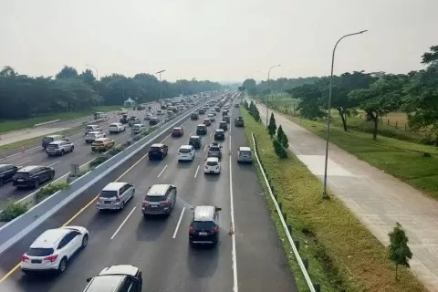 "Kendaraan Listrik Diprediksi Naik Pesat saat Musim Raya Tahun 2025 Menurut PLN"