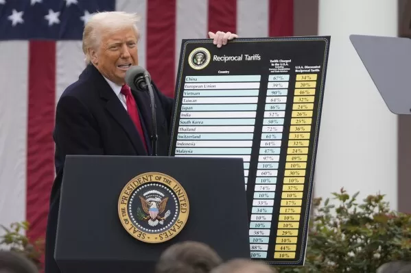 "Trump Geram, AS Kenaikan Pajak China hingga 104%"