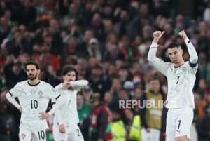 Ronaldo Dikartu Merah, Portugal Kandas di Dublin, Italia Tetap Berpeluang