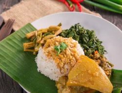10 Tempat Nasi Padang Lezat dengan Harga Terjangkau di Surabaya