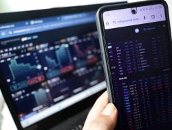IHSG Naik 0,38% ke 8.402, Saham BBCA, TLKM, DSSA Melonjak Hijau