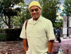 Uya Kuya Lulus S2, Foto Wisuda Viral di Media Sosial