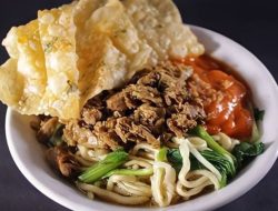 Cari Mie Ayam Terenak di Surabaya? 5 Tempat Ini Selalu Jadi Pilihan