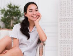 Psikologi: 7 Perilaku Wanita yang Tetap Menjaga Penampilan saat Tua