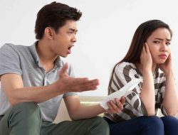 12 Kalimat Talak Suami yang Menyakitkan Hati