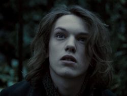 Selain ‘Stranger Things’, 10 Film dan Serial yang Bintangi Jamie Campbell Bower