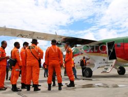 Keluarga pegawai KKP di Bekasi menanti kabar pesawat hilang kontak di Maros