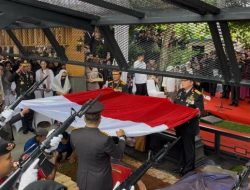 Bangga Berpuluh Tahun Merawat Makam Jenderal Hoegeng, Nani Bocorkan Sosok Almarhum