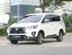 Lihat harga Innova Venturer diesel 2021 bekas, mobil tahan lama