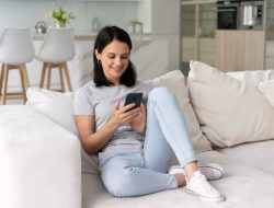Orang yang Tidak Pernah Bagikan Kehidupan Pribadi Online Punya 8 Batasan Sehat Ini, Menurut Psikologi