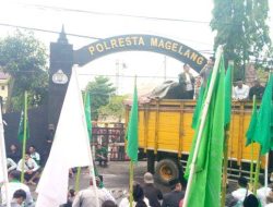 Aksi Protes Warga Sambeng Magelang Tolak Tambang Tanah Urug