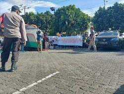 Ratusan Warga Jatikarya Demo PN Bekasi, Minta Pencairan Rp218 Miliar