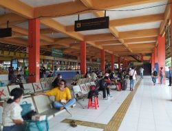 Jana, Pedagang Dodol yang Bertahan di Terminal Kampung Rambutan Sejak 1991