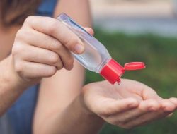 5 Tips Sederhana Atasi Bau Badan dan Keringat Berlebih