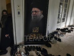 Iran tunda penguburan negara untuk Khamenei