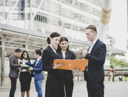 5 Tips Benchmarking untuk Mengungguli Kompetitor di Pasar