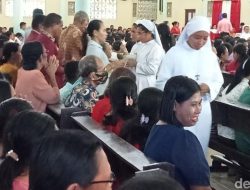 Ribuan Umat Katolik di Talibura Rayakan Misa Minggu Palma dengan Khusuk