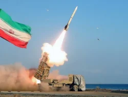 Iran Kunci Kapal Perusak AS di Selat Hormuz dengan Rudal dan Drone Penyerang