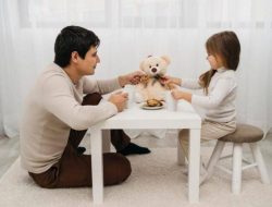 7 Kalimat Penting untuk Anak Sesuai Tahap Usia