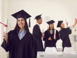 Bukan lulusan pendidikan, tapi terpanggil untuk mengajar